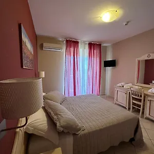 https://dimore-di-santa-costanza.it-tuscanyhotel.com